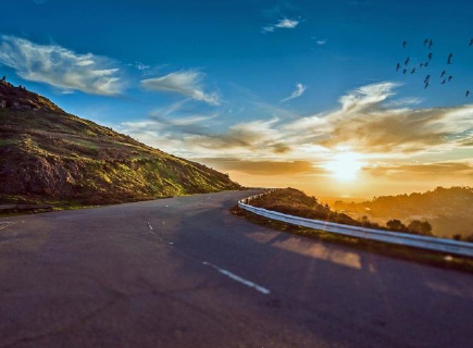 蓬勃發(fā)展、砥礪前行